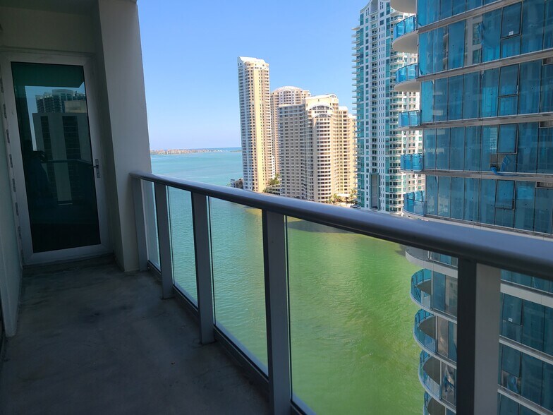 Building Photo - 300 S Biscayne Blvd
