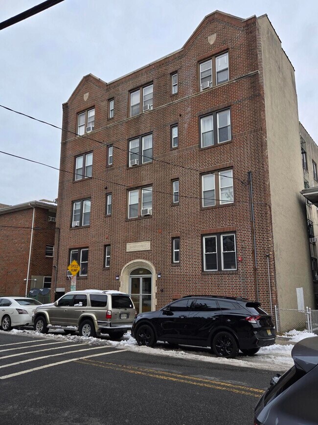 Building Photo - 289 Day Ave