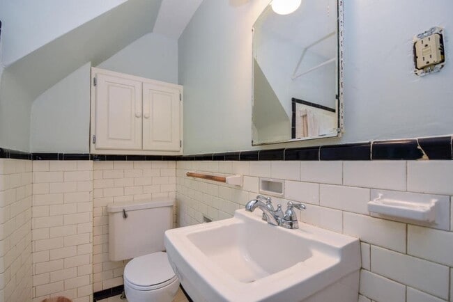 Building Photo - 1334 Woodbine St SE