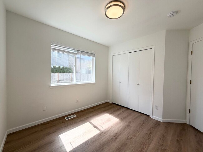 Building Photo - Fully renovated 4 bedroom Auburn Home