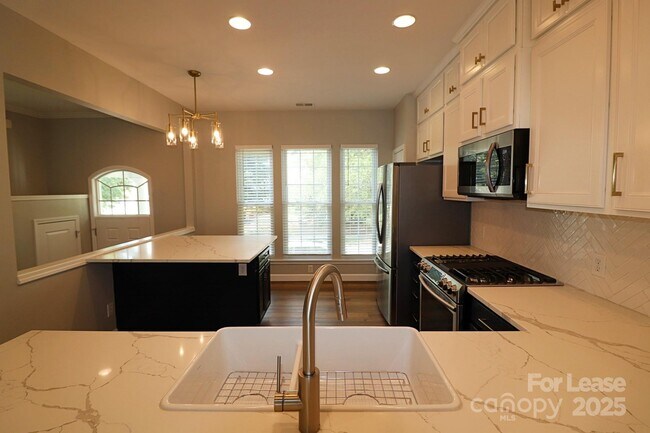 Building Photo - 564 6th Baxter Crossing