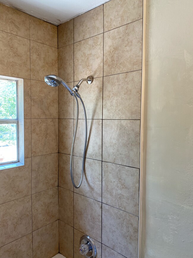 Building Photo - 448 S Redford Ln