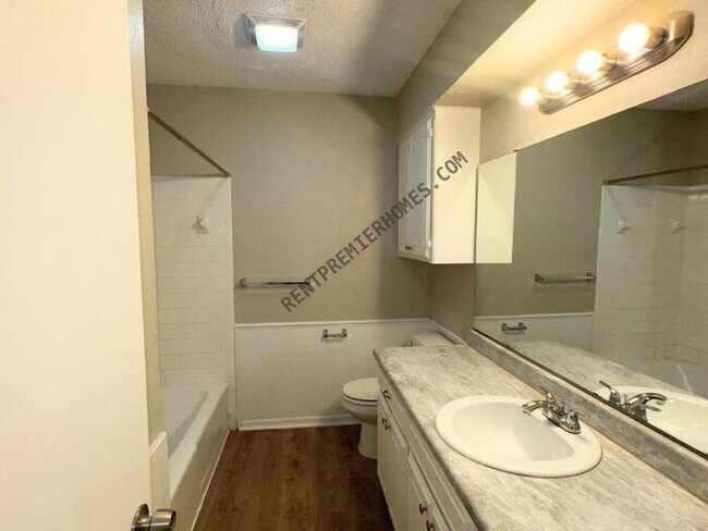 Building Photo - 11629 Kings Cir