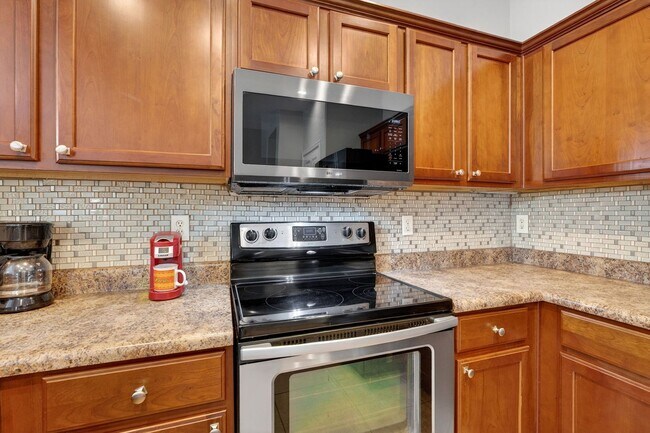 Building Photo - 697 W Oak Tree Ln