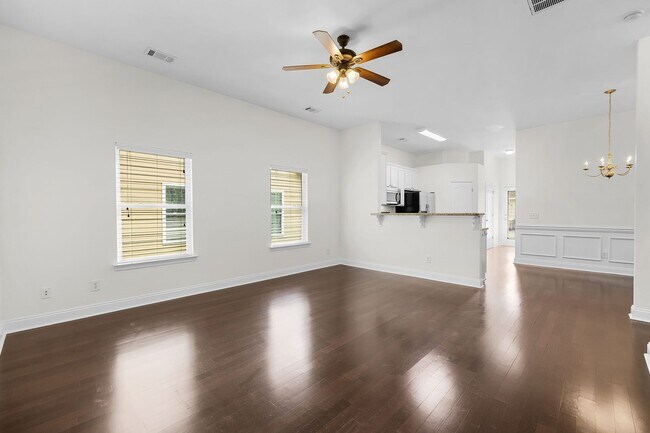 Building Photo - Port Wentworth Cottage