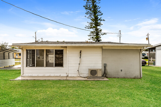 Building Photo - Cozy and Bright  2-Bedroom Home in North P...