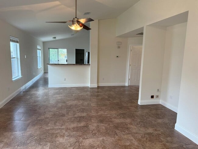 Building Photo - 1018 Gentry Dr