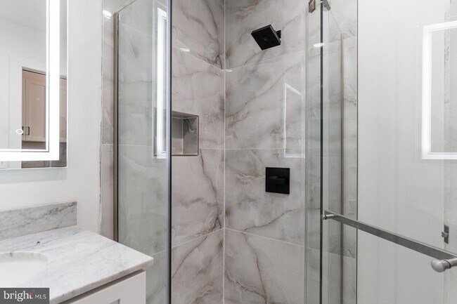 Building Photo - 1520 Green St