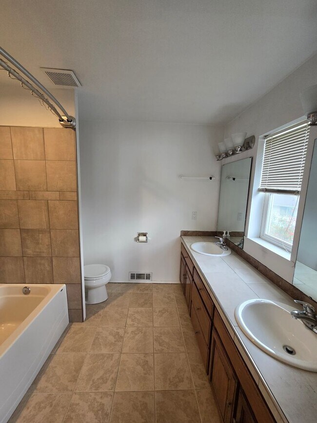 Building Photo - Condo in Blaine for Rent