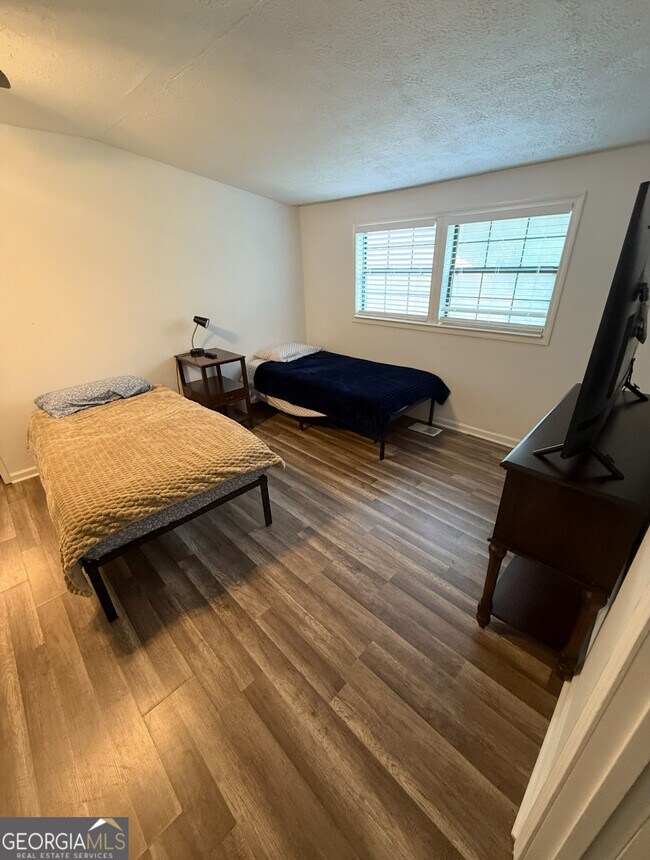 Building Photo - 741 Rosemont Rd