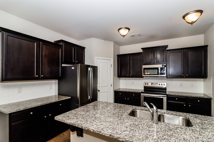 Building Photo - 1017 Helms Rd