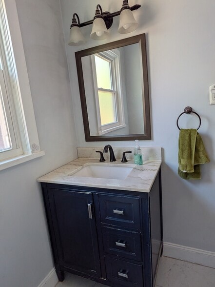 Bathroom - 32 Pawling Avenue