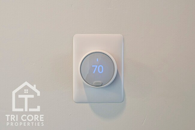 Building Photo - 140 E Lavalle-