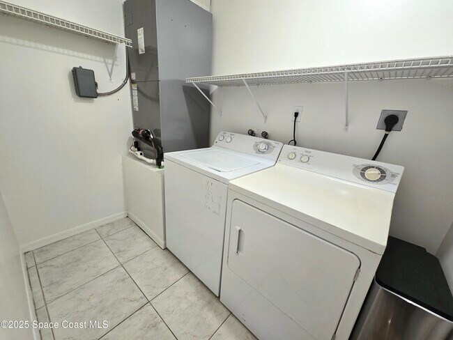 Building Photo - 4445 Greenhill St