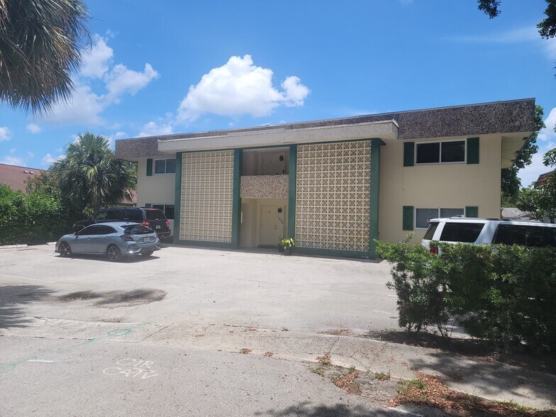 Building Photo - 1220 NW 16th Ct