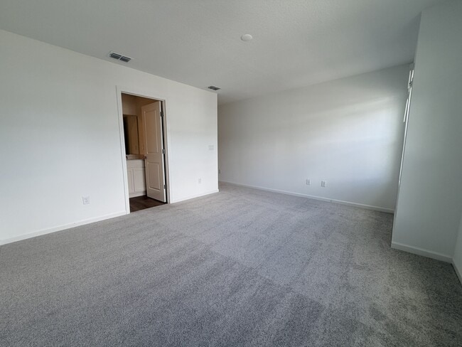 Building Photo - 543 Holly Lks Dr