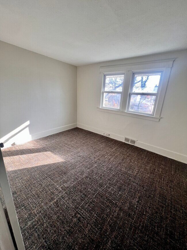 bedroom 3 - 1673 Bancroft Ave