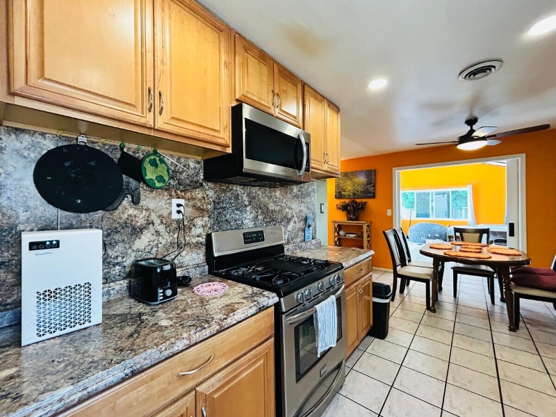 Building Photo - 8871 Belmont St