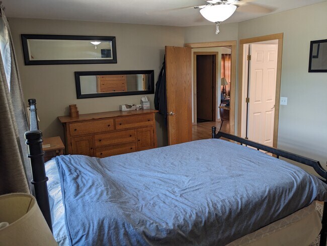 Building Photo - 6009 Blue Spruce Dr