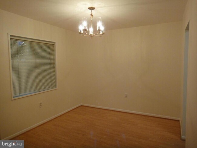 Building Photo - 1523 Northgate Square
