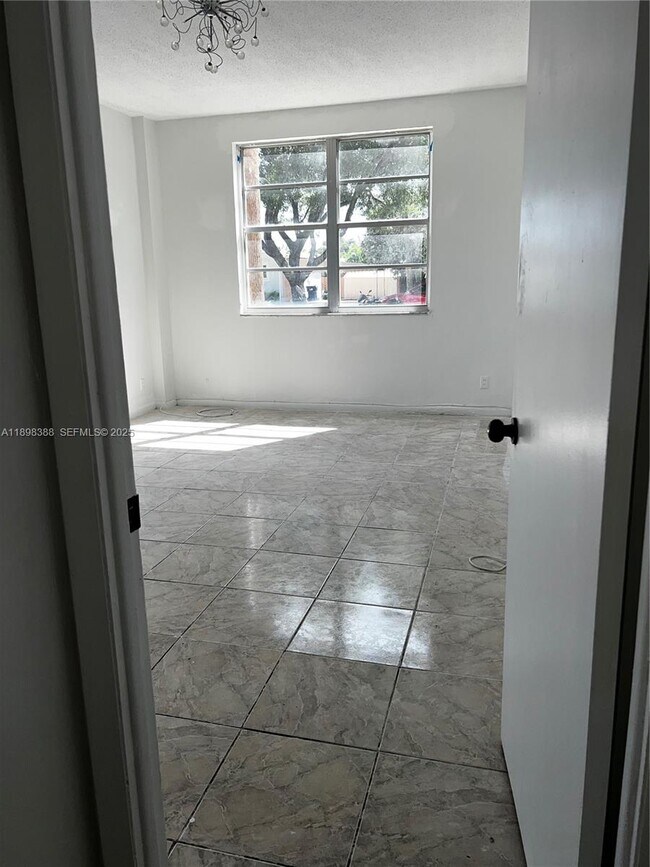 Building Photo - 1455 N Treasure Dr