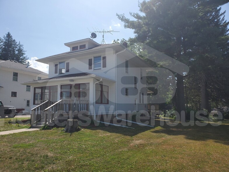 Building Photo - 608 Red Wing Ave