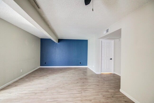 Building Photo - 7761 N 19th Dr