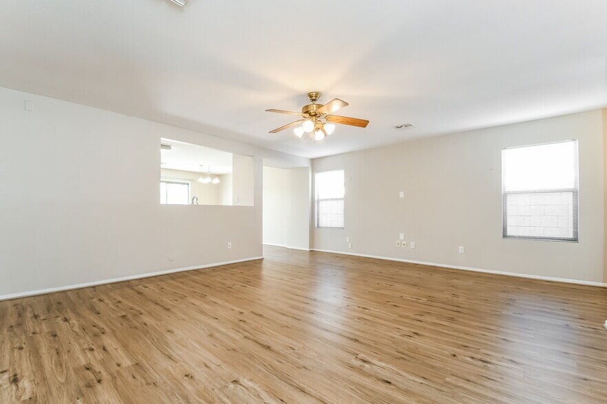 Building Photo - 11218 E Quarry Ave