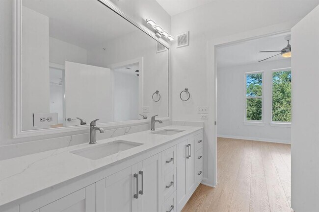 Building Photo - 1900 Barton Springs Rd