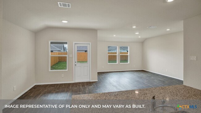 Building Photo - 1009 Alma Dr