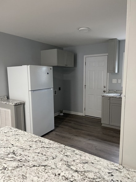 Building Photo - 263 Bayless St