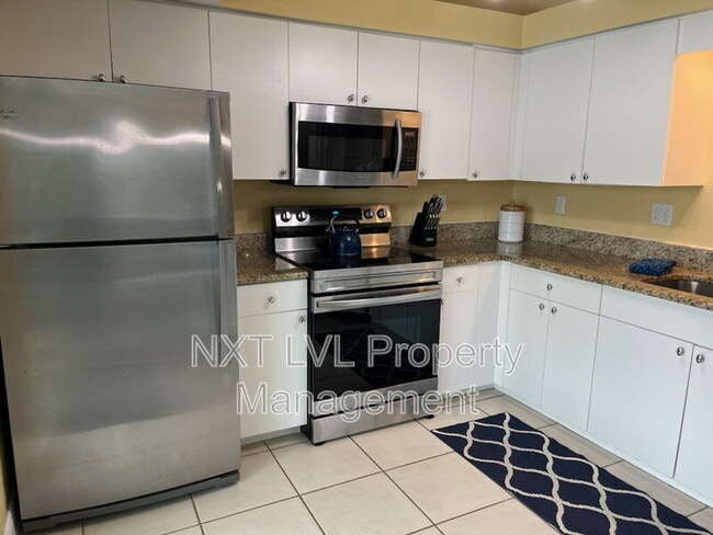 Building Photo - 4123 SW 21st Pl