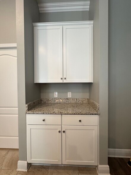 Building Photo - 5767 Dunridge Dr