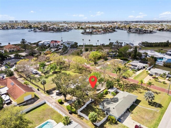 Building Photo - 662 Villa Grande Ave S