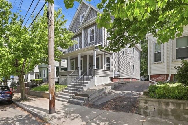 Building Photo - 121 Glendale St