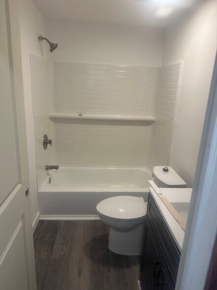 Building Photo - 76 Benham St