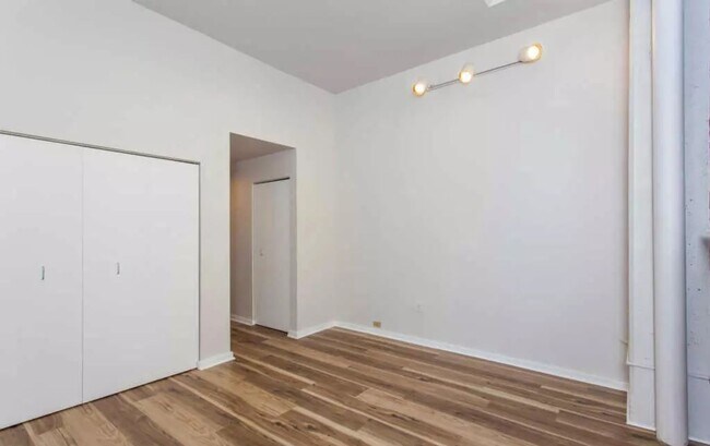 Building Photo - Luxurious 1-Bed/1-Bath Condo At Bridgeview Place! Available January 2026!