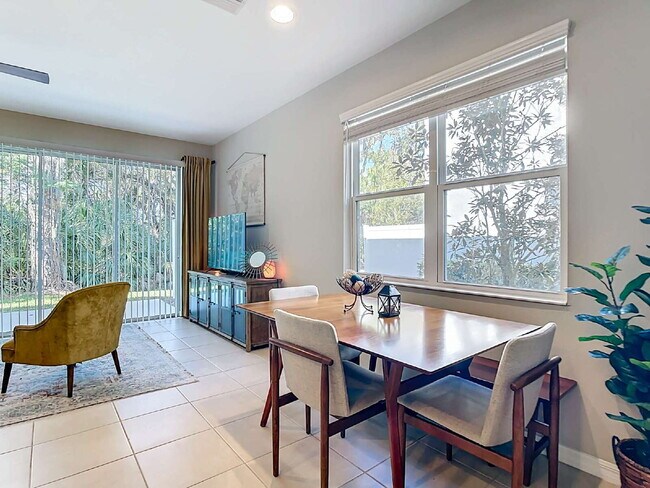 Building Photo - 10525 Oakside Dr