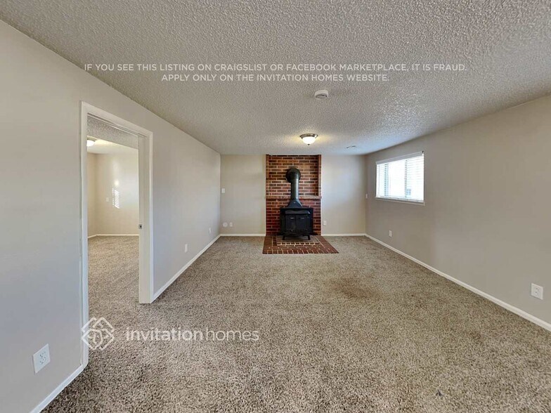 Building Photo - 11269 E Center Ave