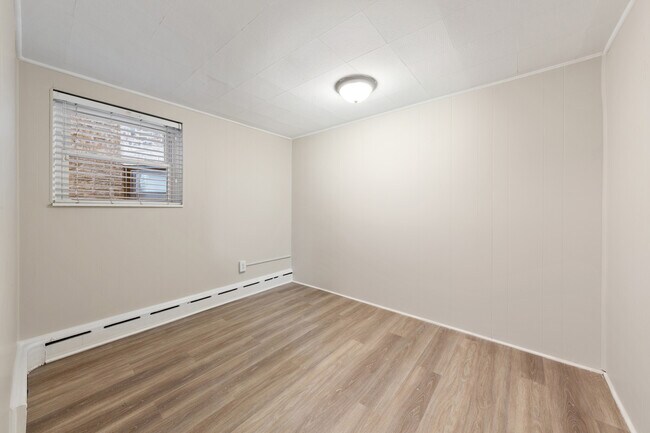 Building Photo - 3636 N Claremont Ave