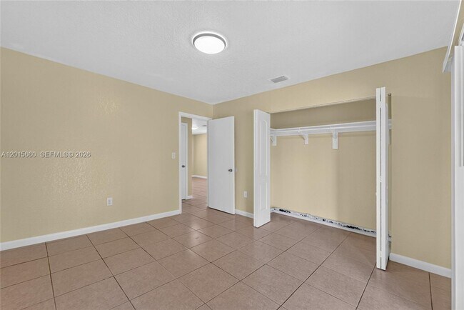 Building Photo - 1101 Prospect Rd