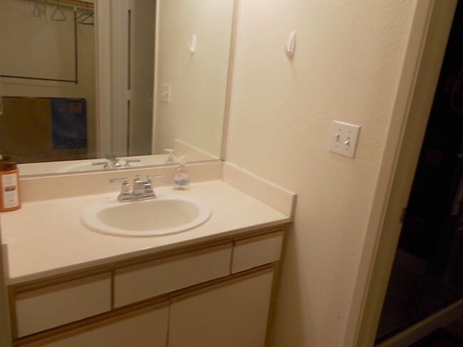 Building Photo - 260 E Flamingo Rd