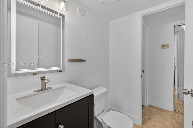 Building Photo - 600 NE 36th St