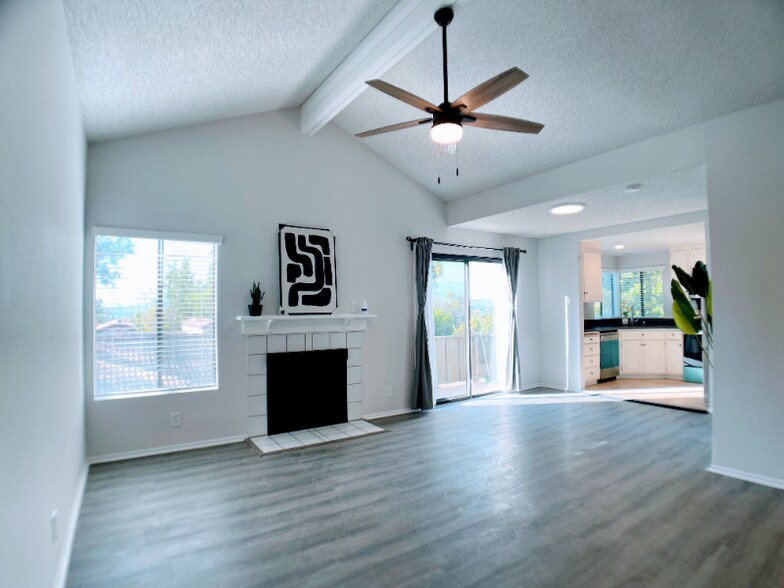 Building Photo - 22725 Lakeway Dr