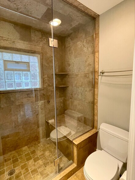 Building Photo - 2345 Grandview Ave