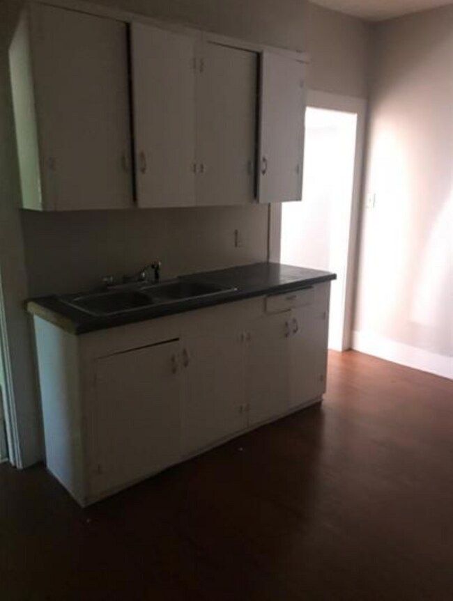 Building Photo - 106 Grape St