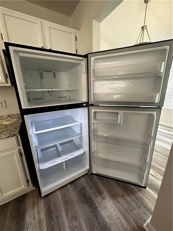 Building Photo - 1971 Abbey Province