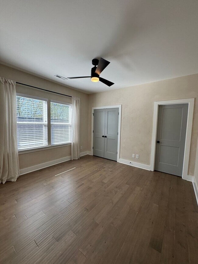 Building Photo - 3 bed. 2.5 bath in East Nashville ready fo...