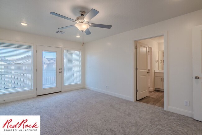 Building Photo - Stunning Spacious 3 Bedroom Unit