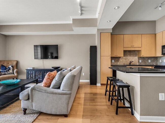 Building Photo - 3225 Turtle Creek Blvd Blvd